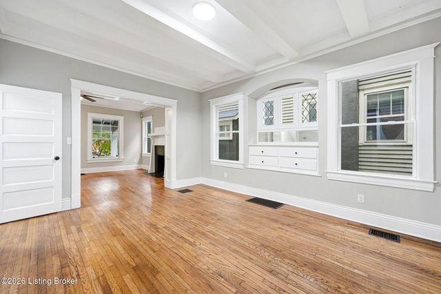 205 E Oak St, Louisville, KY 40203