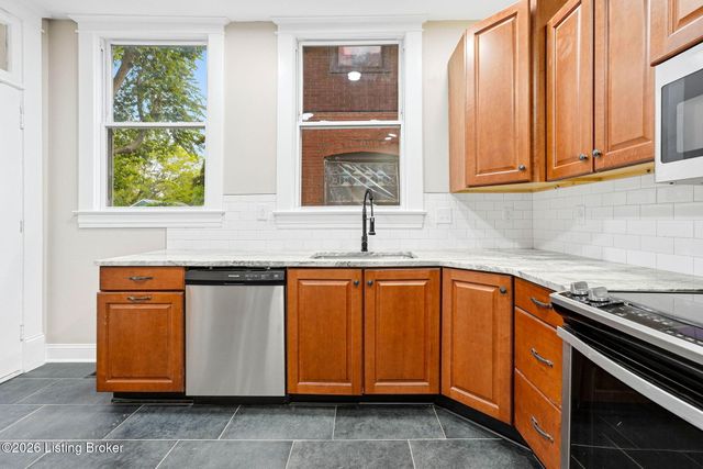 205 E Oak St, Louisville, KY 40203