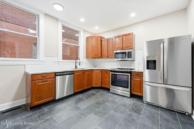 205 E Oak St, Louisville, KY 40203