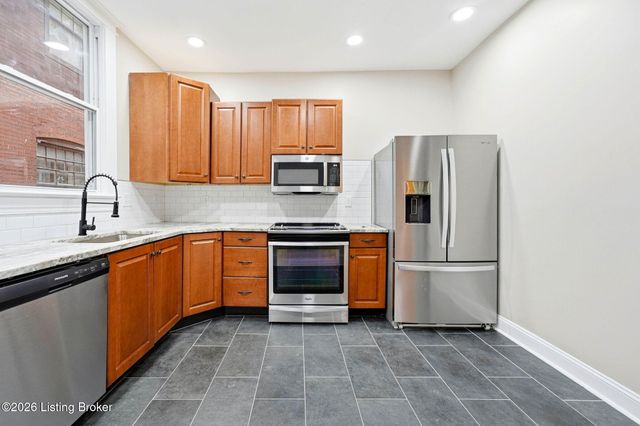 205 E Oak St, Louisville, KY 40203