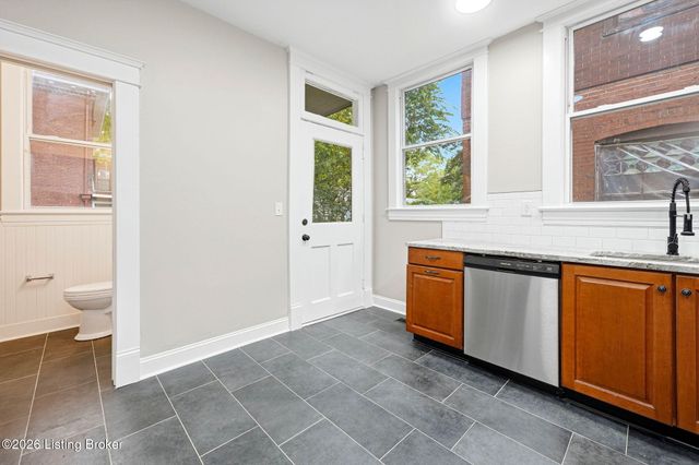 205 E Oak St, Louisville, KY 40203
