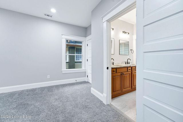 205 E Oak St, Louisville, KY 40203