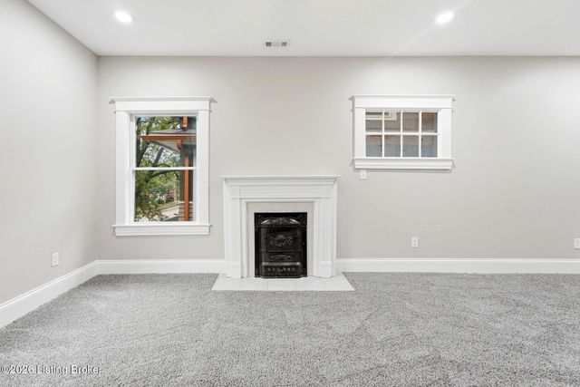 205 E Oak St, Louisville, KY 40203