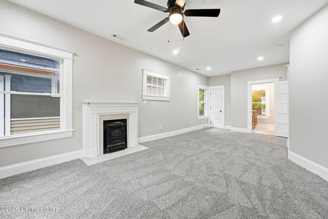 205 E Oak St, Louisville, KY 40203