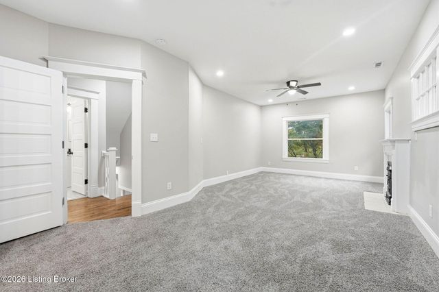 205 E Oak St, Louisville, KY 40203