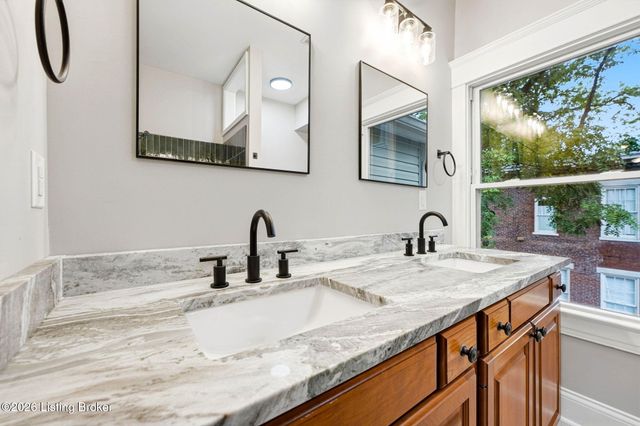 205 E Oak St, Louisville, KY 40203