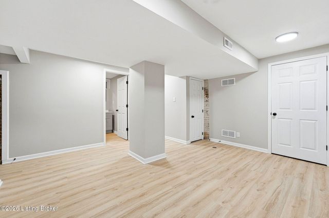 205 E Oak St, Louisville, KY 40203