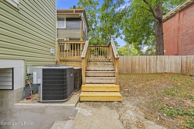 205 E Oak St, Louisville, KY 40203