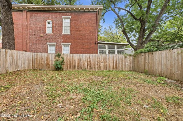 205 E Oak St, Louisville, KY 40203