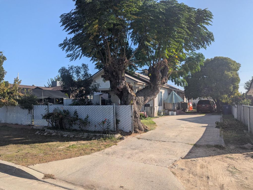 426 L Street, Sanger, CA 93657