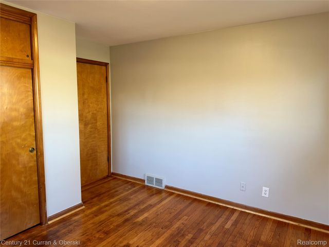 6590 Rockland Street, Dearborn Heights, MI 48127