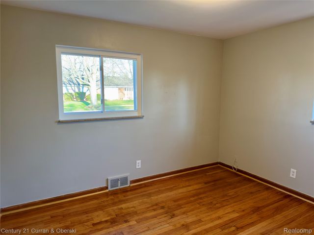 6590 Rockland Street, Dearborn Heights, MI 48127