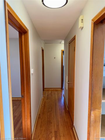 6590 Rockland Street, Dearborn Heights, MI 48127