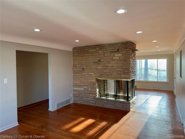 6590 Rockland Street, Dearborn Heights, MI 48127