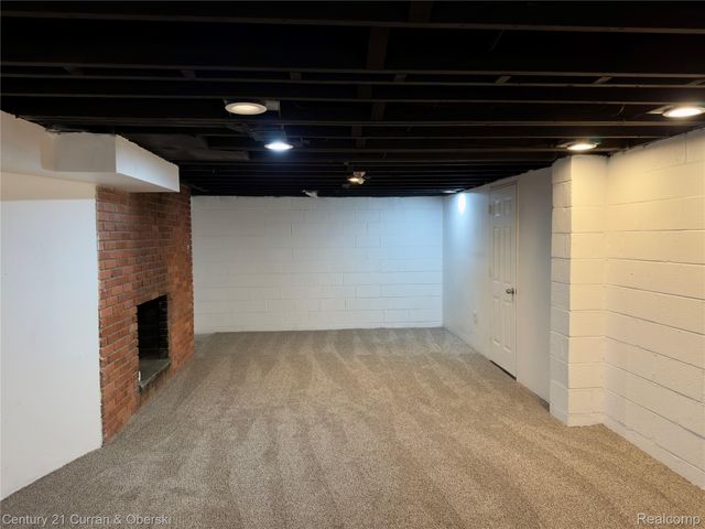 6590 Rockland Street, Dearborn Heights, MI 48127
