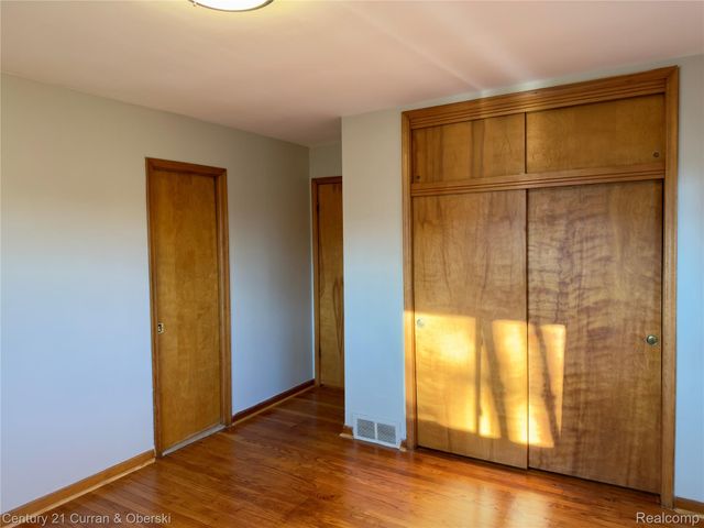 6590 Rockland Street, Dearborn Heights, MI 48127