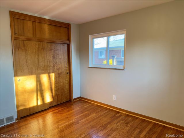 6590 Rockland Street, Dearborn Heights, MI 48127