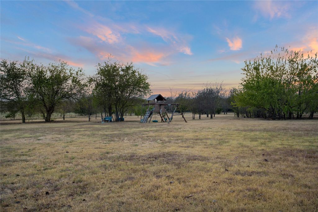 549 County Road 4733, Rhome, TX 76078 — photo 4