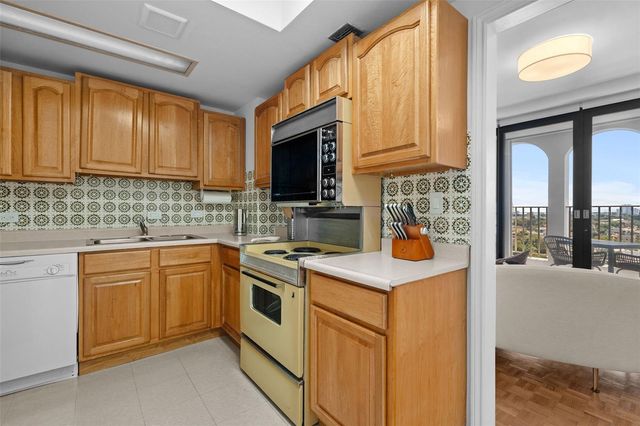 16 CARRION COURT STREET 1002, San Juan, PR 00911