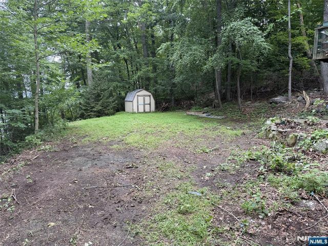 13 Alpine Drive, Kinnelon Borough, NJ 07405