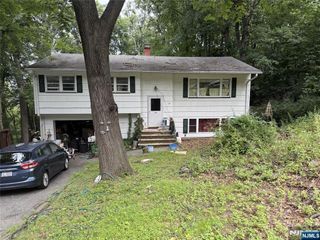 13 Alpine Drive, Kinnelon Borough, NJ 07405
