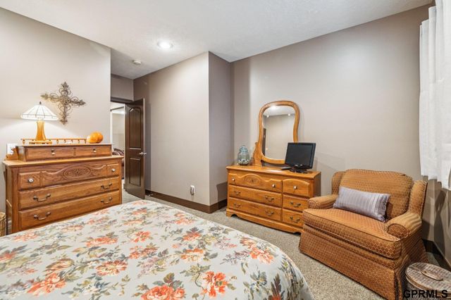 5713 N 159th Street, Omaha, NE 68116