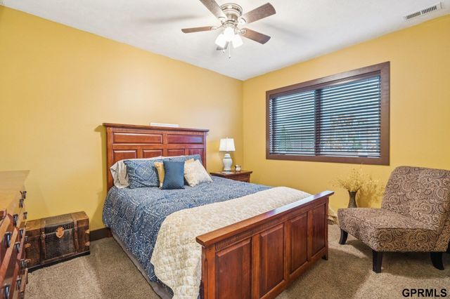 5713 N 159th Street, Omaha, NE 68116