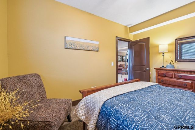 5713 N 159th Street, Omaha, NE 68116