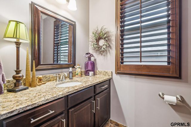 5713 N 159th Street, Omaha, NE 68116