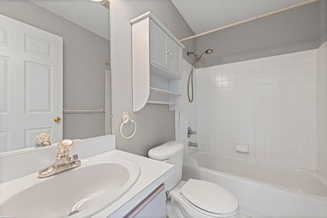 52244 STONERIDGE Drive, Utica, MI 48042