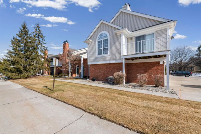 52244 STONERIDGE Drive, Utica, MI 48042