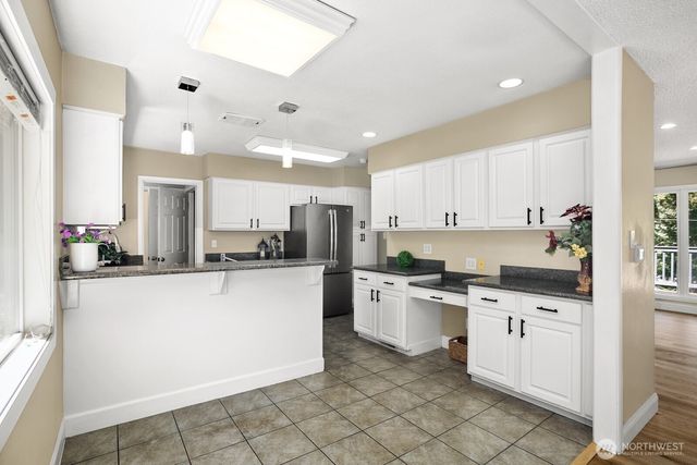 37110 5th Ave SW, Federal Way, WA 98023
