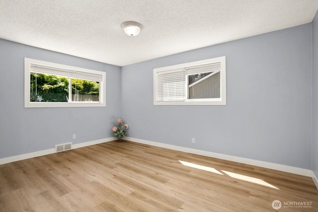 37110 5th Ave SW, Federal Way, WA 98023