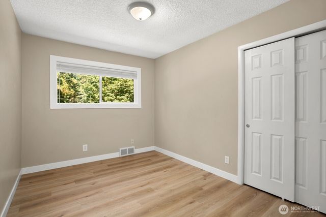 37110 5th Ave SW, Federal Way, WA 98023