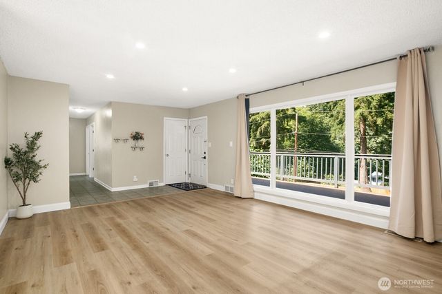 37110 5th Ave SW, Federal Way, WA 98023