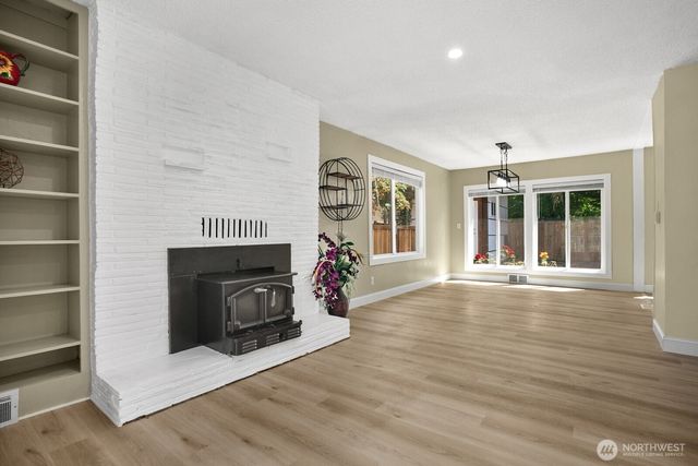 37110 5th Ave SW, Federal Way, WA 98023