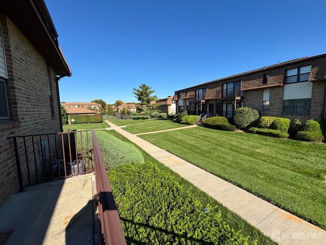 1315 N Oaks Boulevard, North Brunswick, NJ 08902