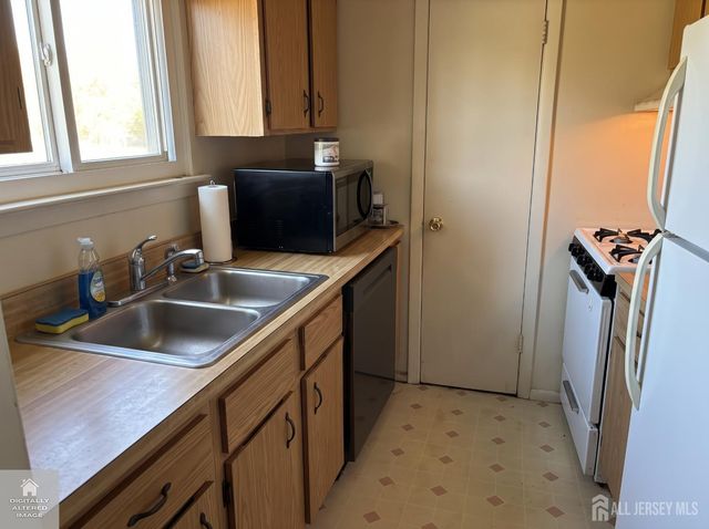 1315 N Oaks Boulevard, North Brunswick, NJ 08902