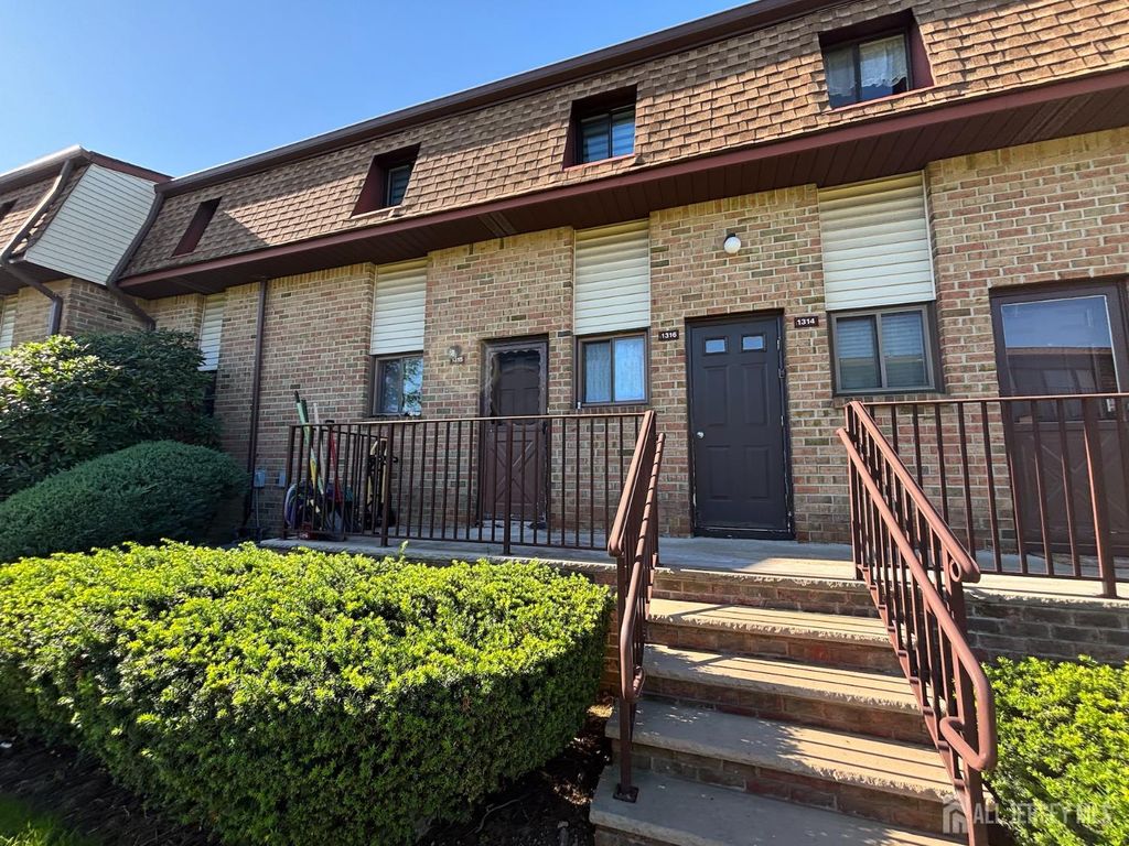1315 N Oaks Boulevard, North Brunswick, NJ 08902