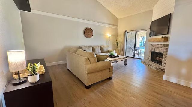 9550 N 94th Place 215, Scottsdale, AZ 85258