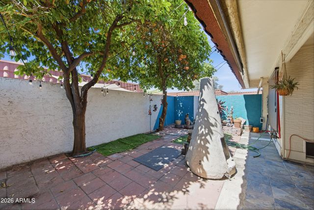 5233 N 15TH Drive, Phoenix, AZ 85015