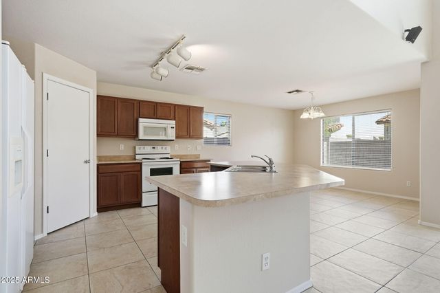 2691 S CHAPARRAL Road, Apache Junction, AZ 85119