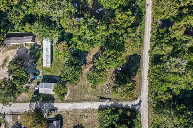 214 E Beaumont Avenue, Onalaska, TX 77360