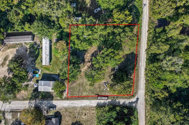 214 E Beaumont Avenue, Onalaska, TX 77360