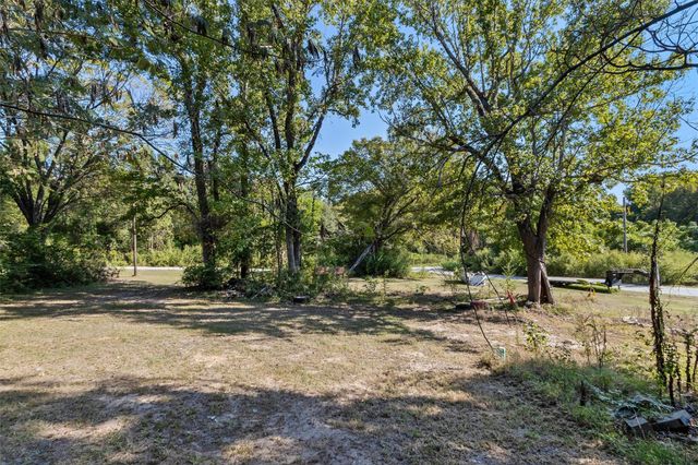 214 E Beaumont Avenue, Onalaska, TX 77360