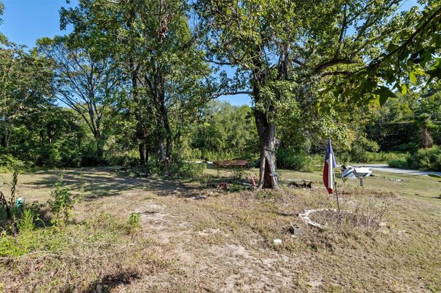214 E Beaumont Avenue, Onalaska, TX 77360