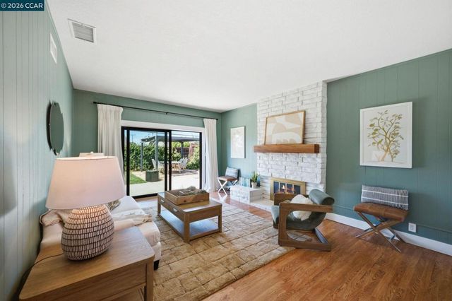 1739 Woodcrest Dr, Concord, CA 94521