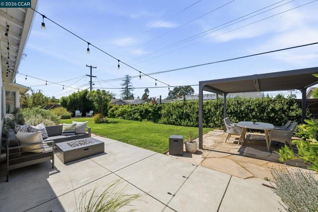 1739 Woodcrest Dr, Concord, CA 94521