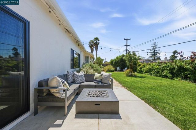 1739 Woodcrest Dr, Concord, CA 94521