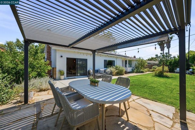 1739 Woodcrest Dr, Concord, CA 94521